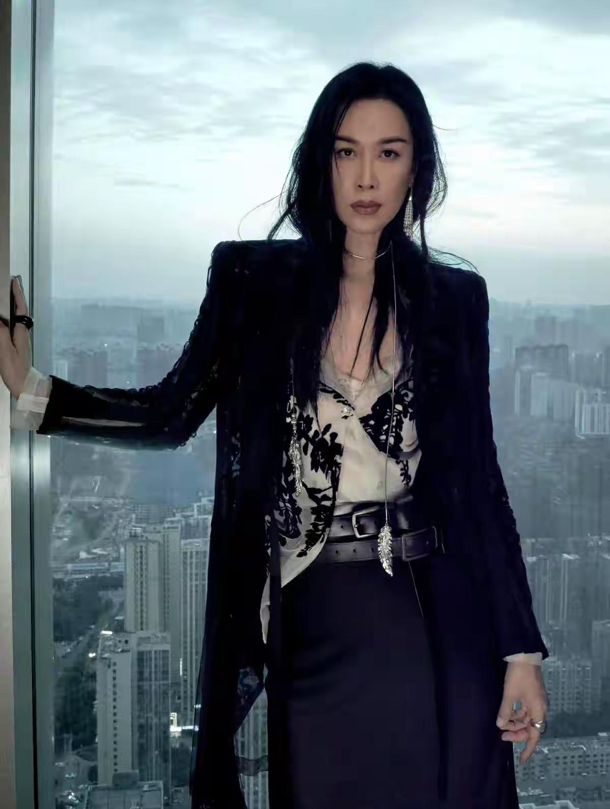 那英又不行了，她若是想再次翻红就只能靠一个人！刀郎不是挺火的吗？那英要想再次翻红