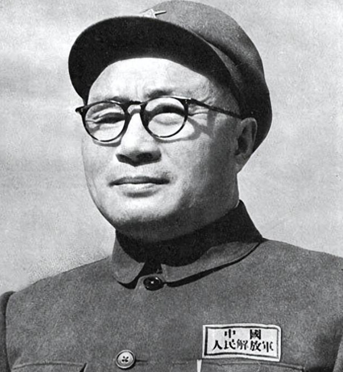 新中国成立后，毛主席想让刘伯承担任总参谋长，但是，刘伯承婉拒了，说：“总参谋长我
