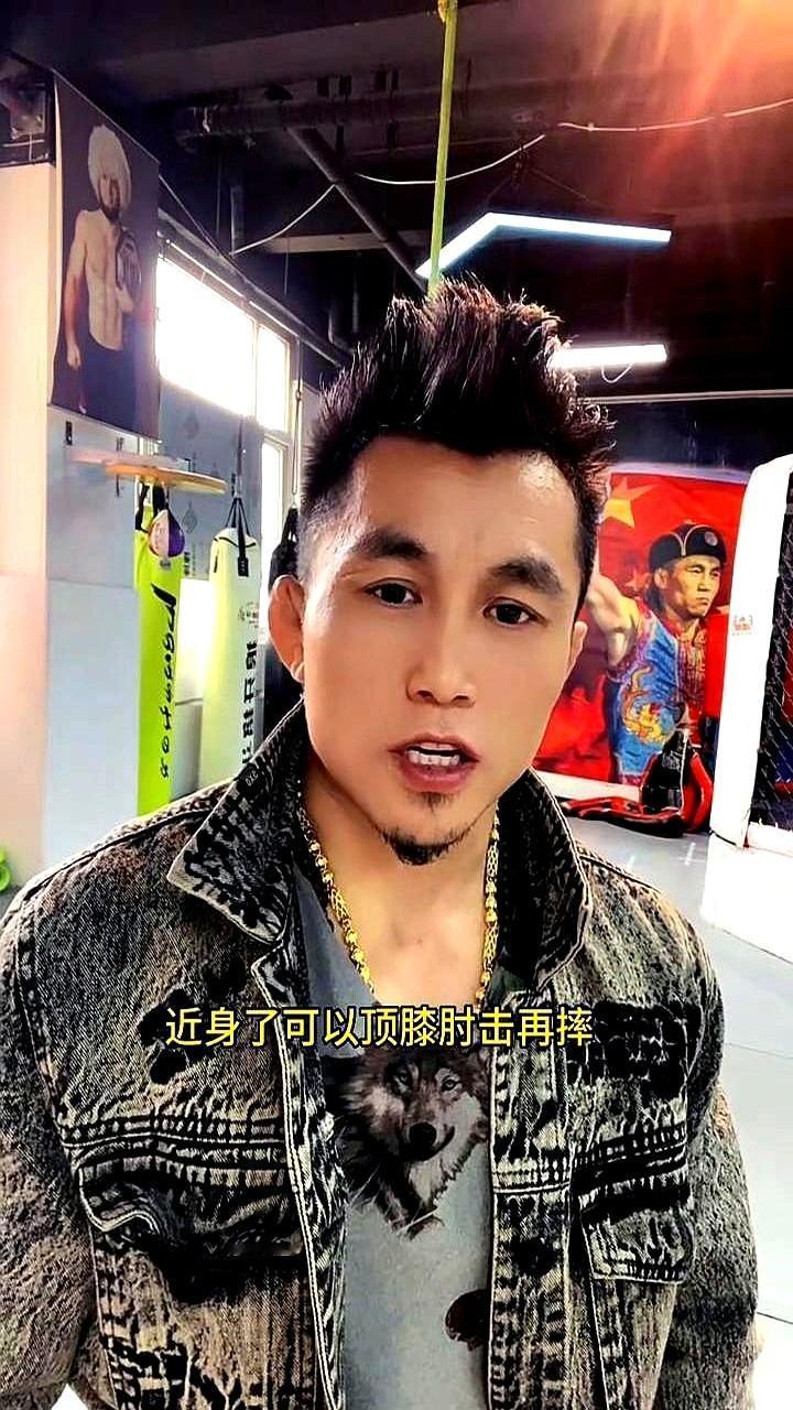 怕输的人，先赢一半。张伟丽把“怂”练成战术，年底直接升重打舍甫琴科。上次