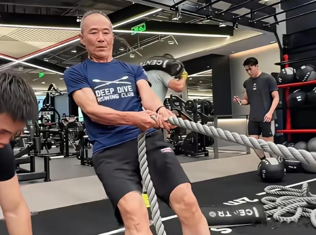 其实王石到了这个年纪，再这样运动是耗散已经仅有的那一点阳气。要是没有田小姐，他这