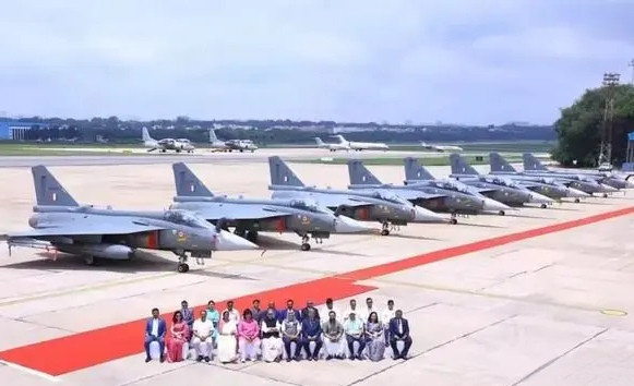 印度这个国家确实没有救了，简直是既菜又令人讨厌！印度的光辉战斗机前几日在迪拜航