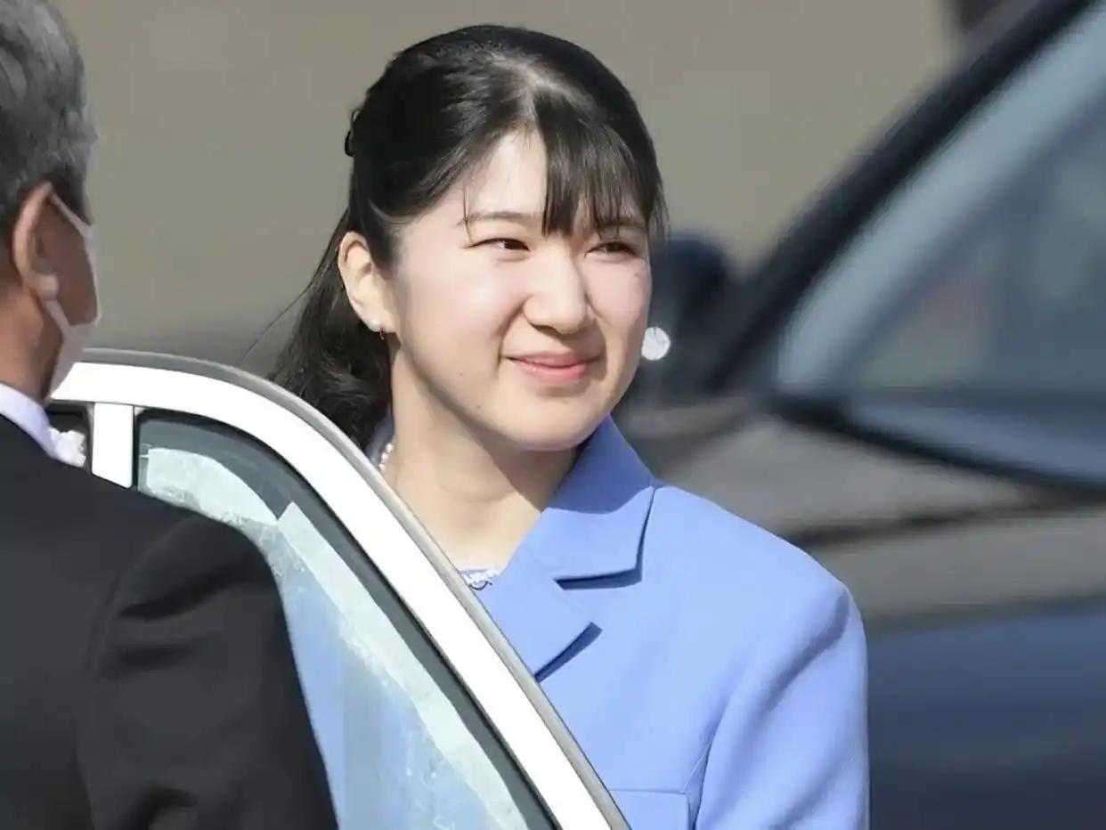 日本“女天皇”这次彻底没戏了！ 2026年7月17日，日本参议院全体会议以1