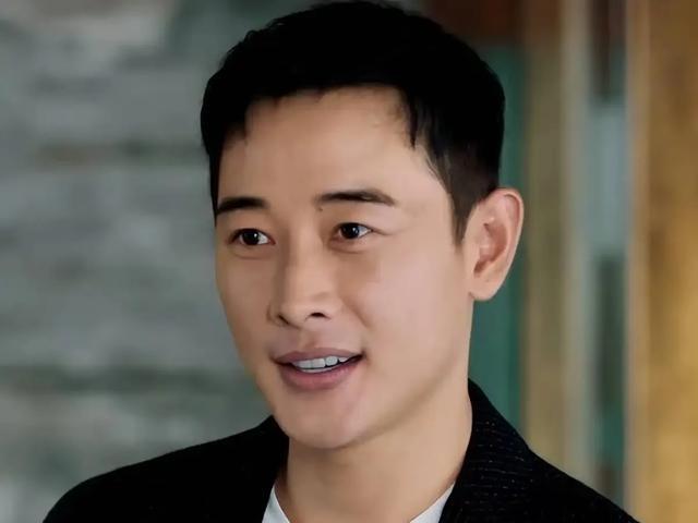 奉劝大家一句，千万不要被罗晋温润如玉的外表给骗了。你看到罗晋在荧屏上那副斯文模