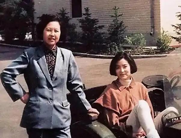 1948年山东莱阳，一场败仗过后，国军军医林维良仓皇失措，狠心抛下刚出生仅3