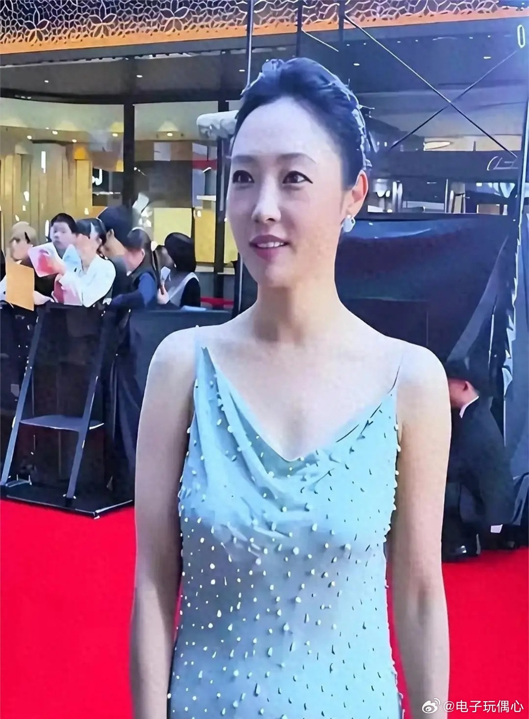 41岁白百何现身东京，她的下跨变得好大啊，脸也胖了，变化真大啊