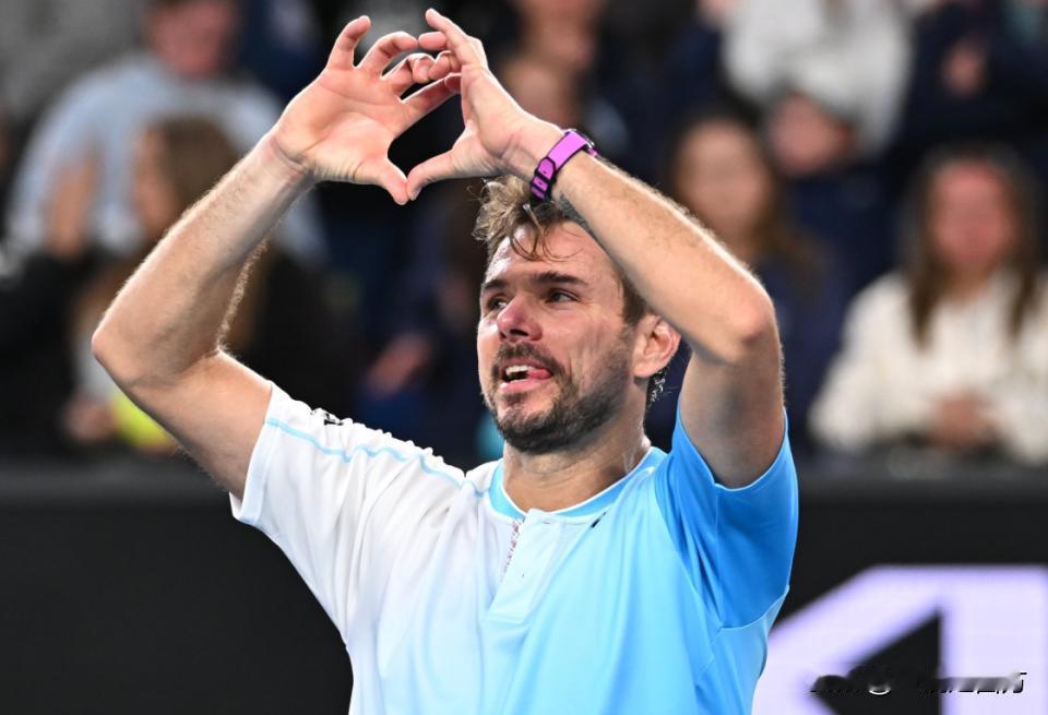 澳网男单第三轮一场焦点战，最后一次出战澳网的瑞士40岁老将瓦林卡时隔两年重回赛会