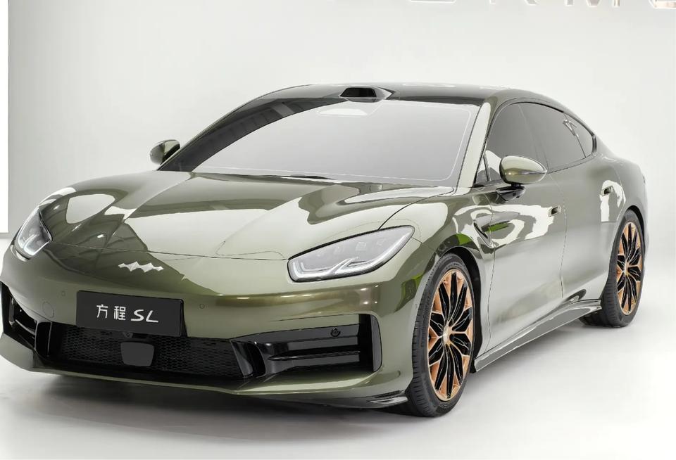 方程豹SL这外观真不错呀，审美终于在线了，无论是正面、侧面、背面都没有瑕疵，就是