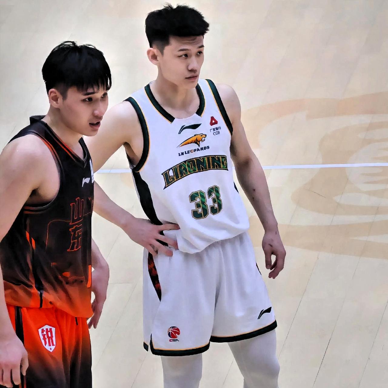 辽宁男篮和山东男篮的季后赛首轮对决预测综合分析，辽宁男篮晋级概率约65%-7