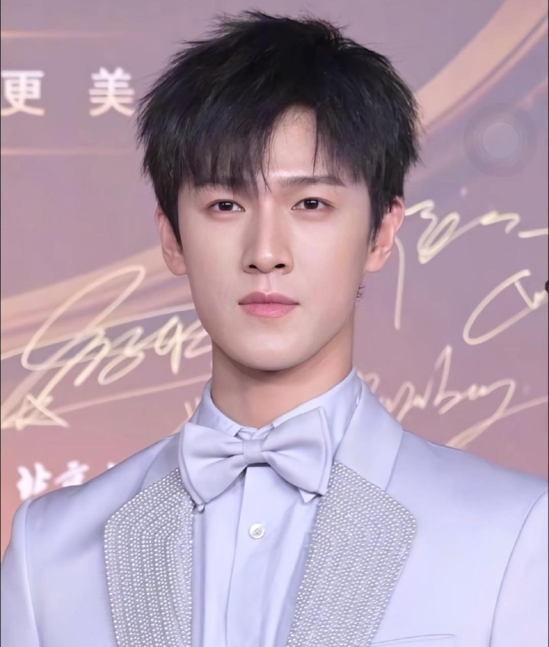 李昀锐石家庄品牌活动人气这些大姑娘小媳妇们都不上班啊？男演员李昀锐石家庄某商