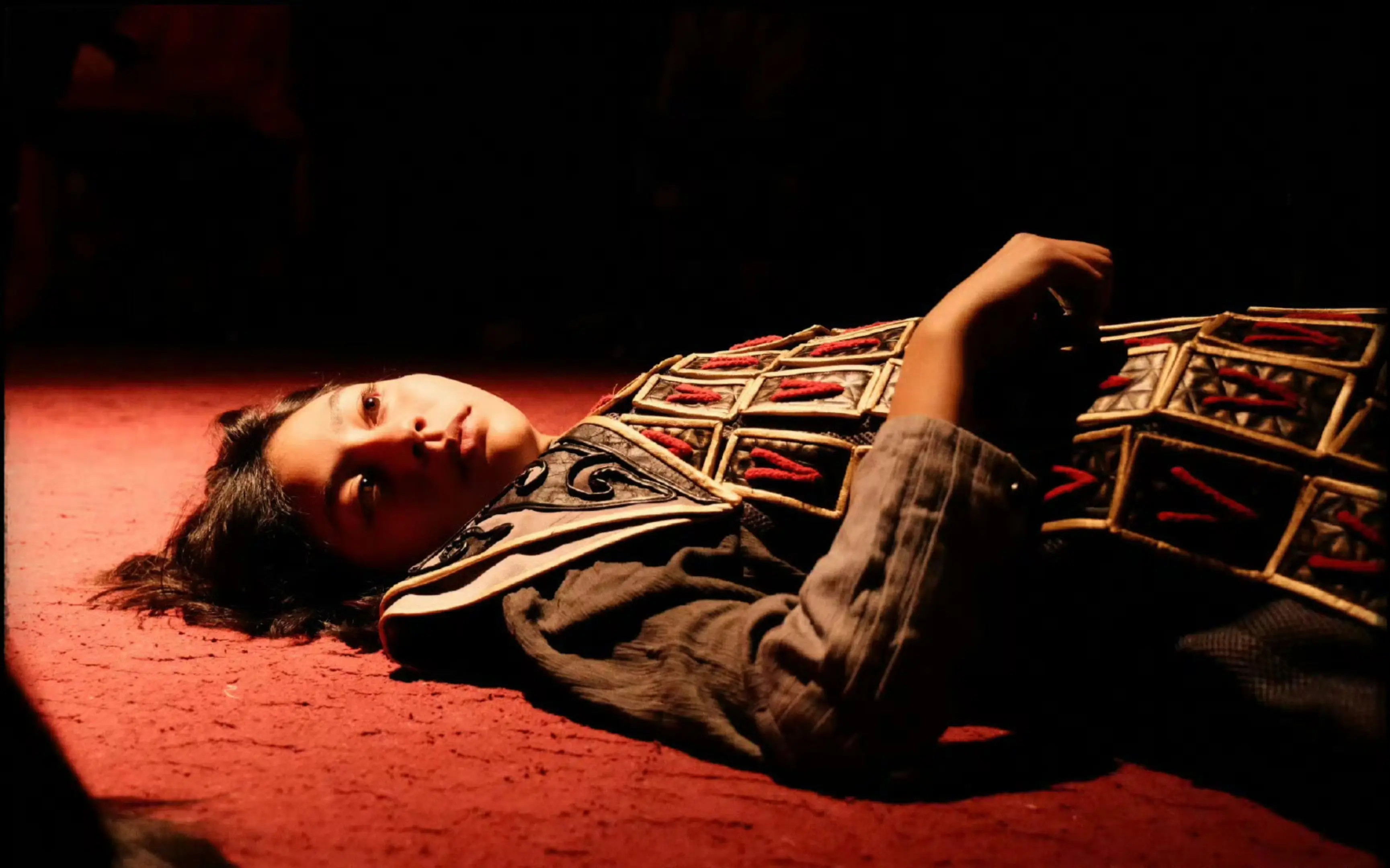 刘烨女儿霓娜，很标准的法国女生长相，她的眼神有种坚定的感觉，好有气质！