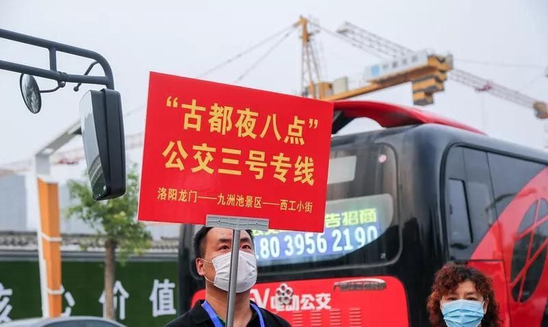 西周把九鼎放在洛阳是有诸多考量的。洛阳在西周时叫洛邑，是政治经济中心之一，类似副