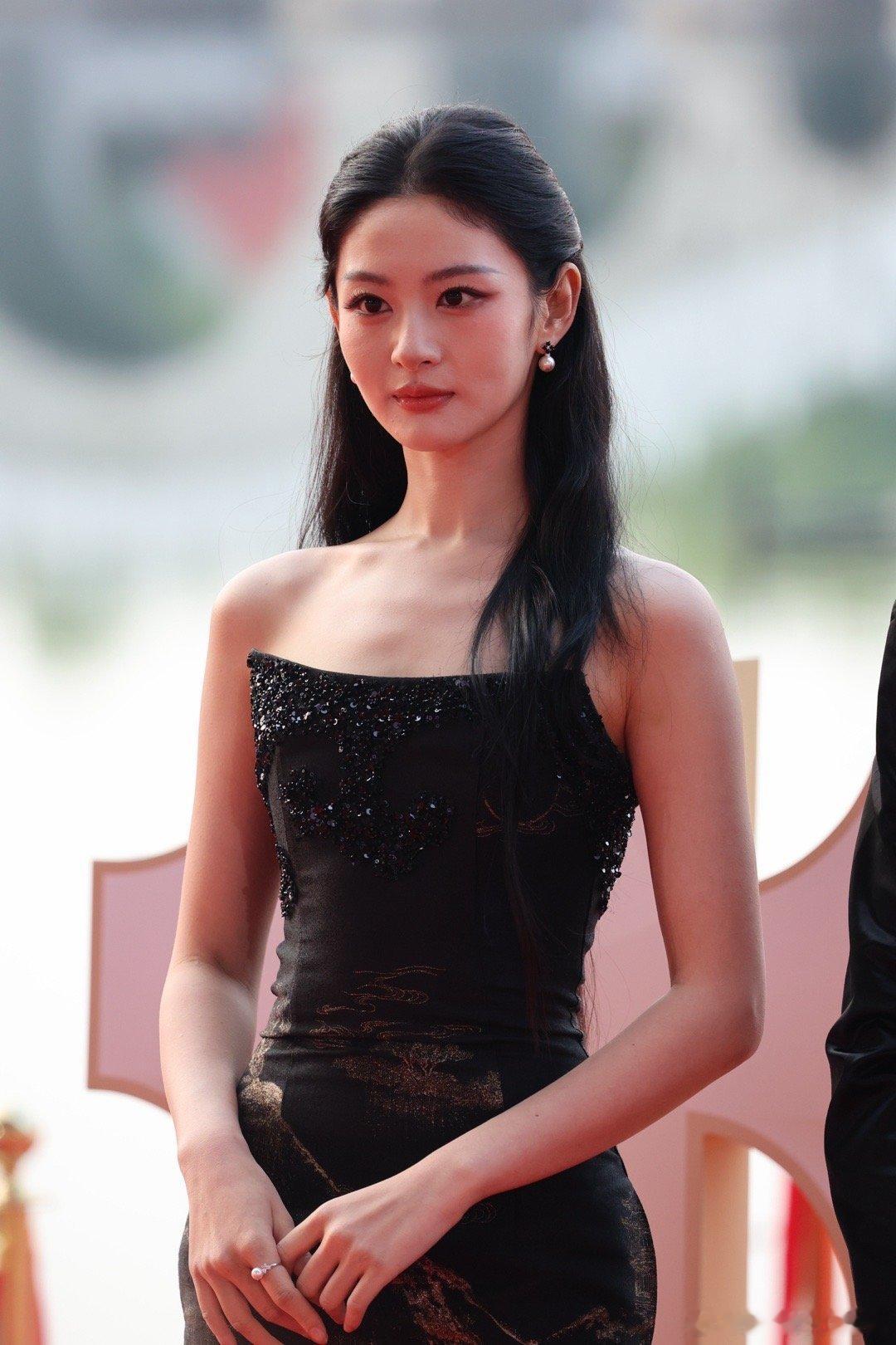 生图好明显，瘦成这样了​​​