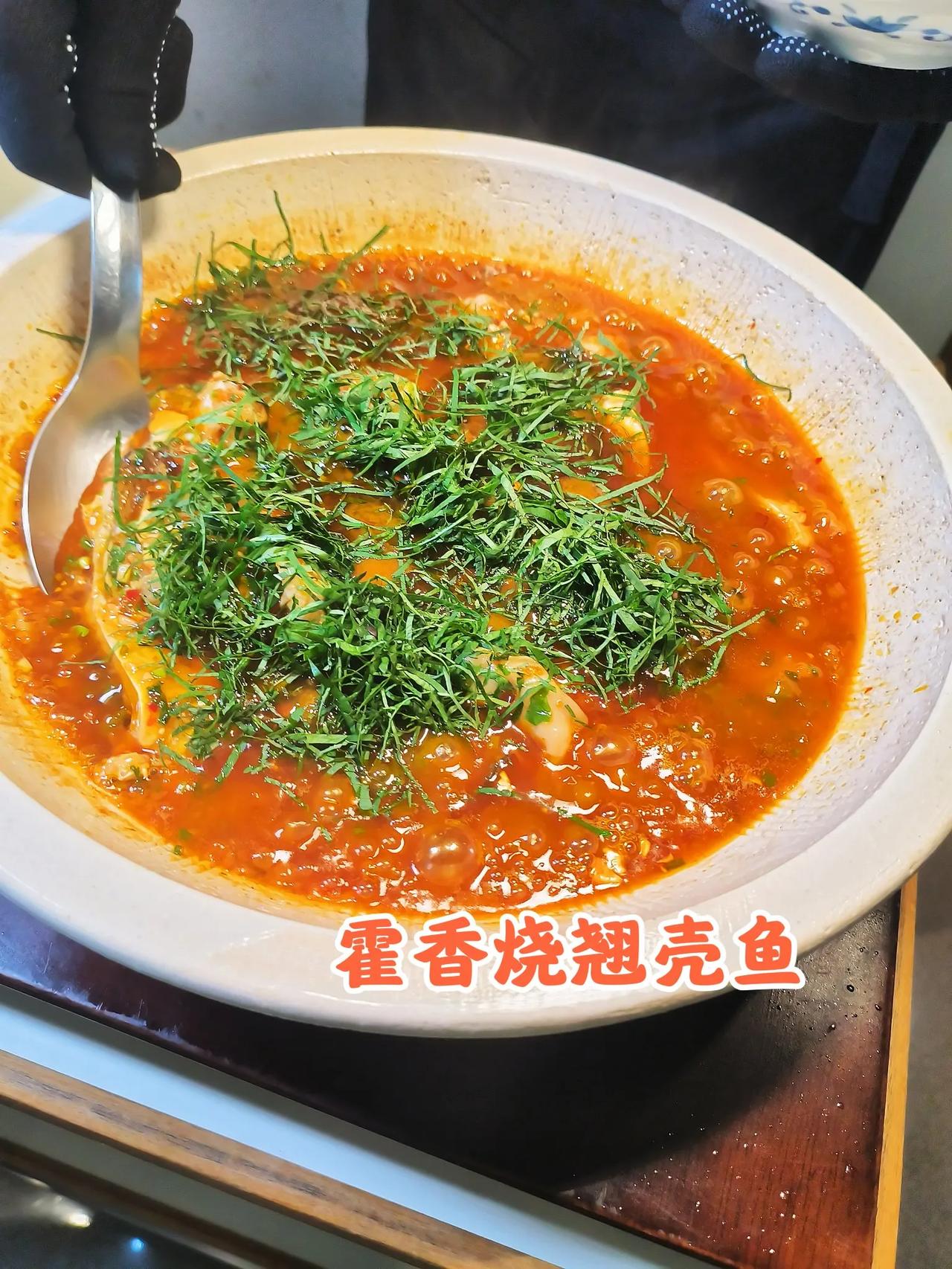 中午刚下飞机，亮哥说来1996吃饭，我在路上拍个视频开头，说去吃北京前三的川菜。