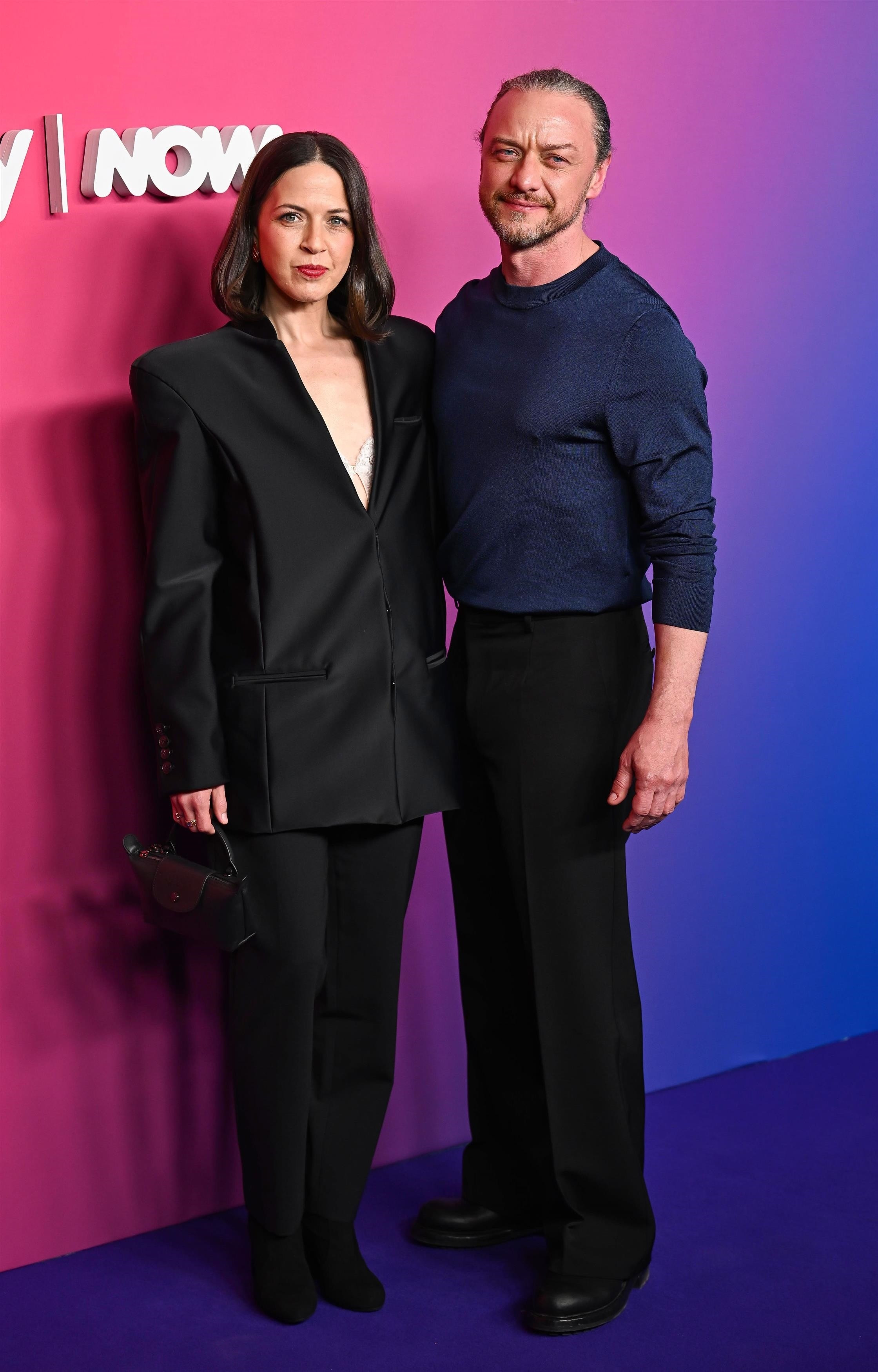 一美激凸JamesMcAvoy和妻子LisaLiberati一起出席