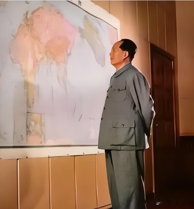 1951年，10万志愿军被美军包饺子，一向淡定自若的彭老总心急如焚连忙向毛主席求