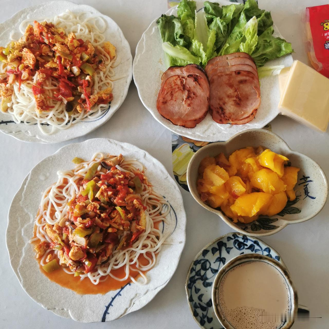 剩饭早餐！今天8月2日星期天，昨天晚上家里来人，做的面条有些多，今天早上继续