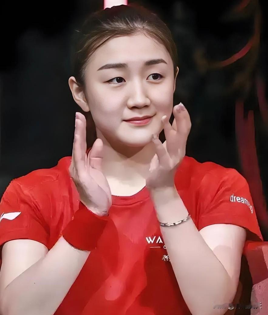 陈梦，哪一个是真实的你？一个表哥演艺公司头牌艺人一个副处级待遇的在编人员一