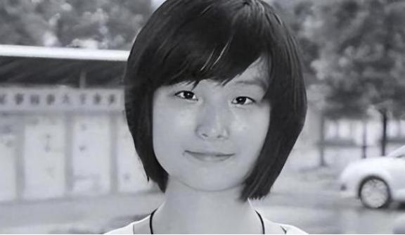 1999年，被父亲偷改志愿，湖北高考687分的女学霸错失心仪的北大，她难以接受，