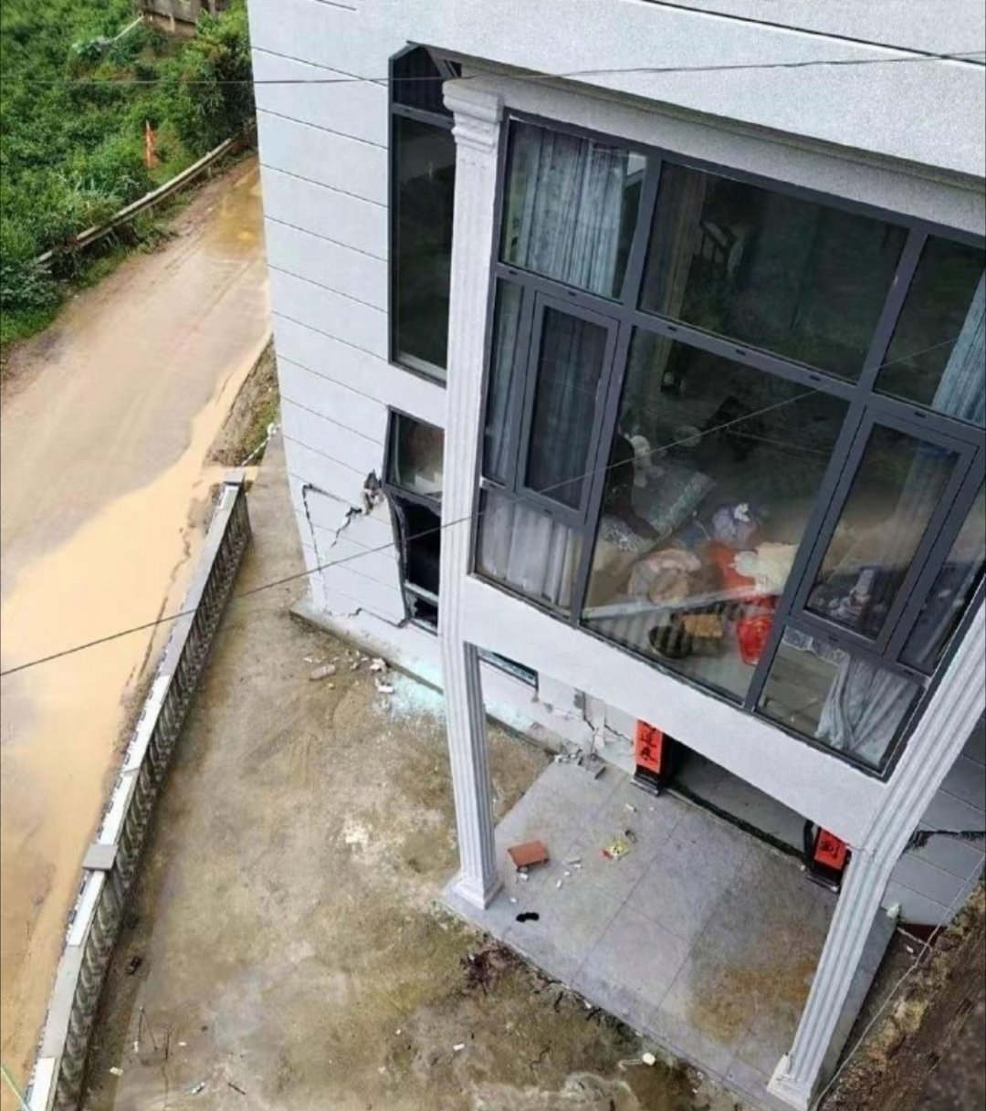 一辈子的心血没了，当初信了轻钢结构别墅，到底还是输给真材实料