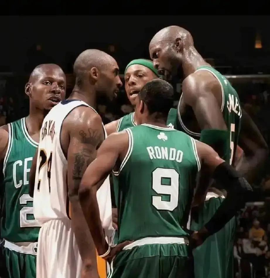 你别再信“科比单核夺冠”了。他亲口说过，没这个人，赢不了绿军。NBA官方去