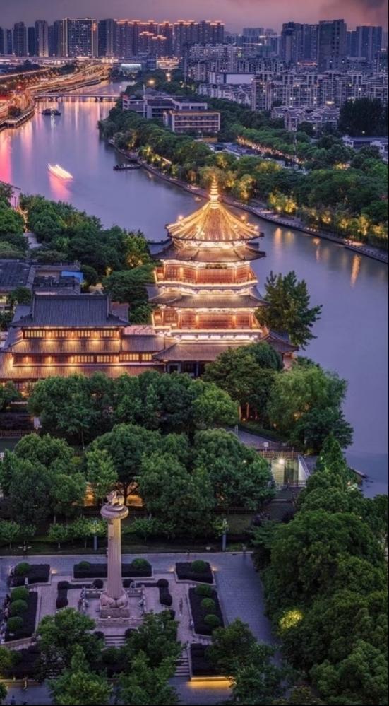 初一十五斋戒，表面是世人“管住嘴”，实则是“克己、修心、养德”。它通过一种极简的