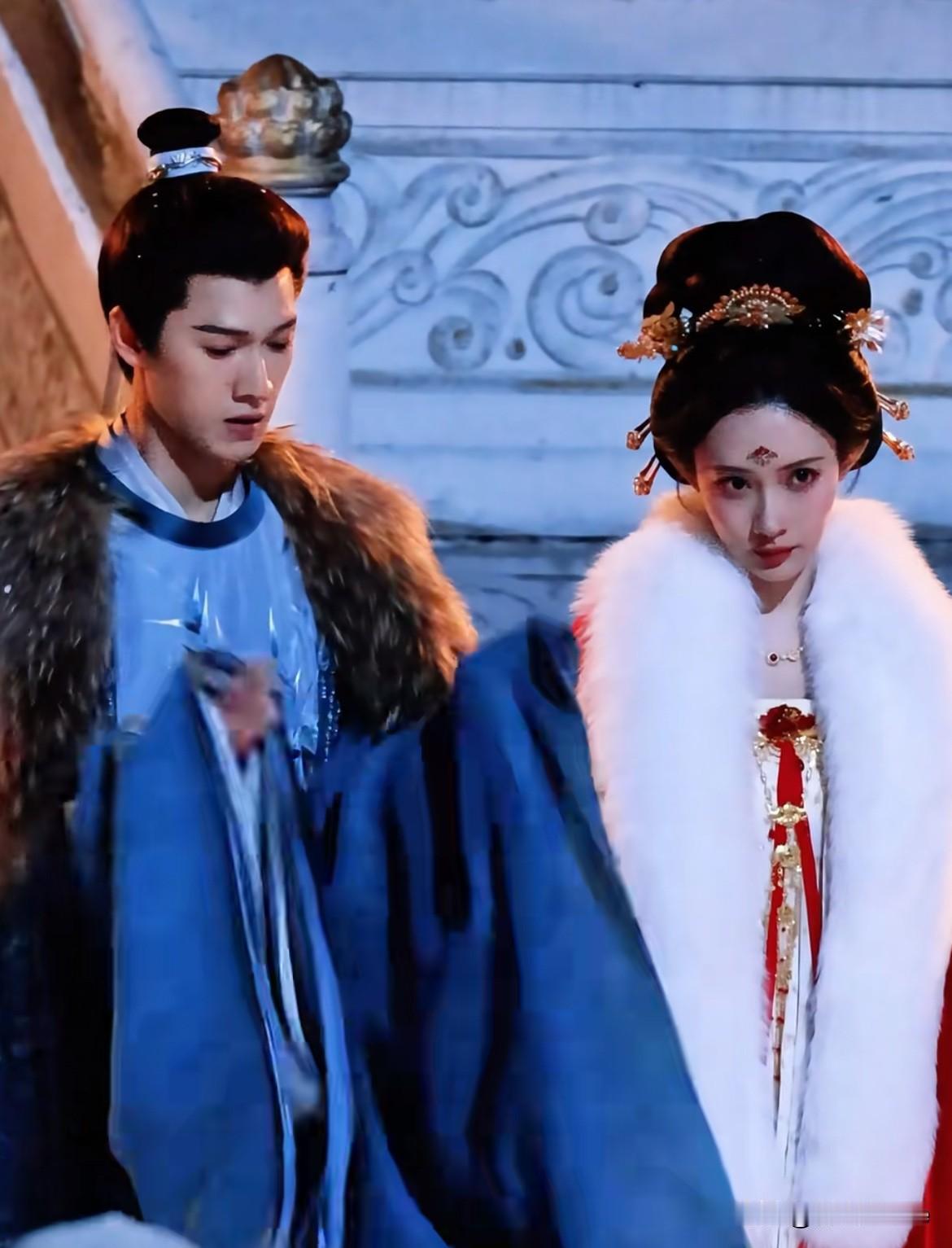 12月23日，孟子义李昀锐戏外十指相扣！谁家男女主戏外，男主会问女主冷不冷啊？