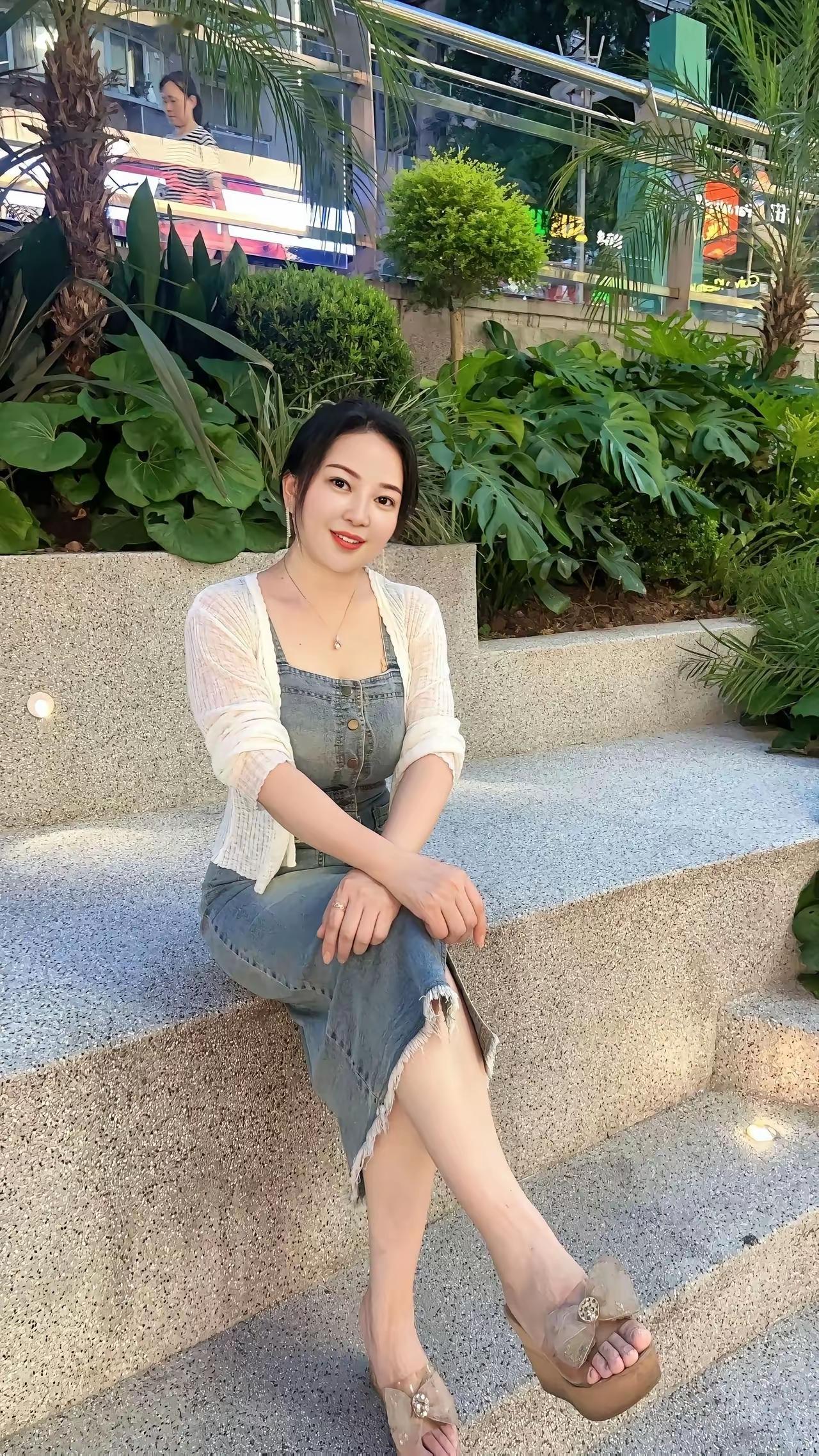 表姐都已经38岁了，就是不谈男朋友