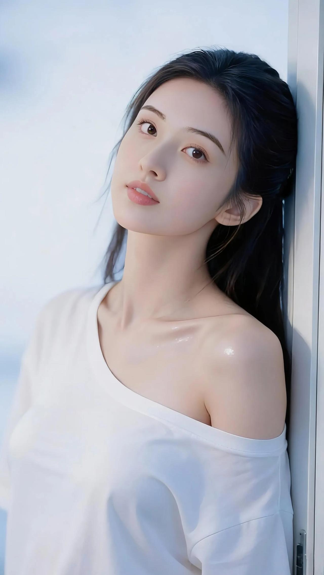 温柔少女，白衣飘飘，自然光下更显纯净美丽。