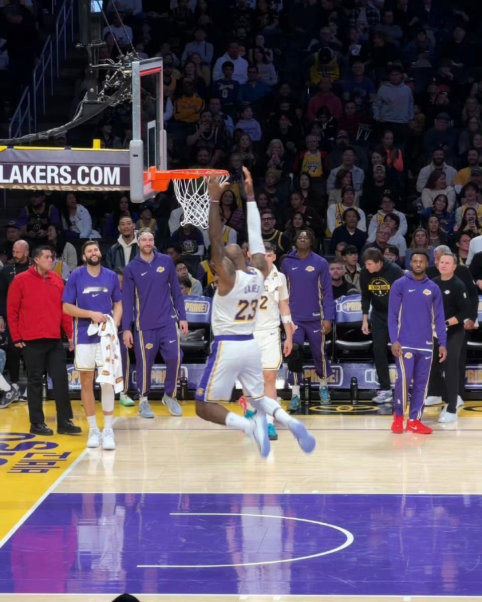 41岁老头开挂！13中11狂轰24分，正负值+20打脸质疑！兄弟们，三天前还