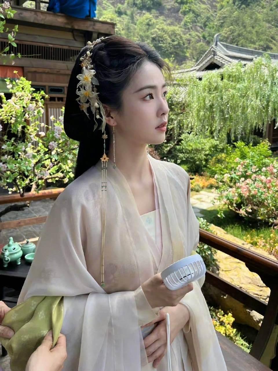 白鹿白鹿晒月姐的日常哇哦！好多阿月的美照啊！真的太幸福啦！​​​