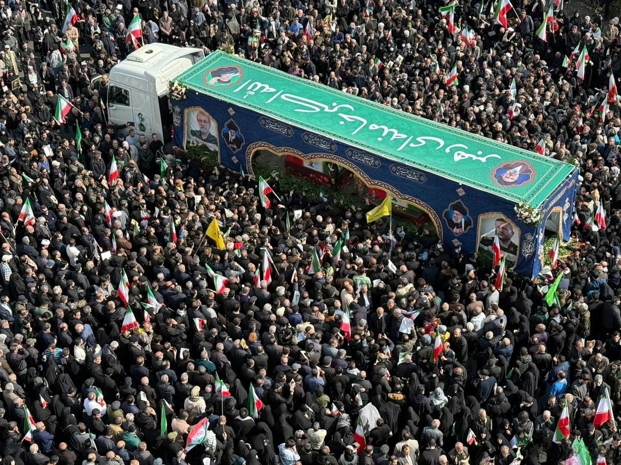 伊朗为拉里贾尼举行葬礼，数万民众走上德黑兰街头为他送行，其中甚至包括平日对政府持