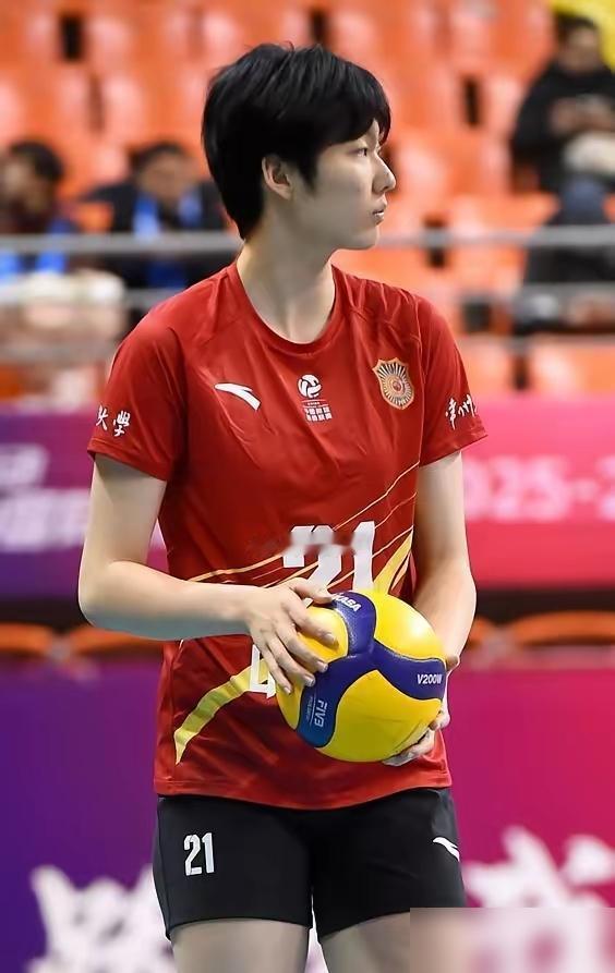 昨晚江苏女排和天津女排的激烈比赛，最大的收获是逼出了一个替补登场的副攻郭中楠。