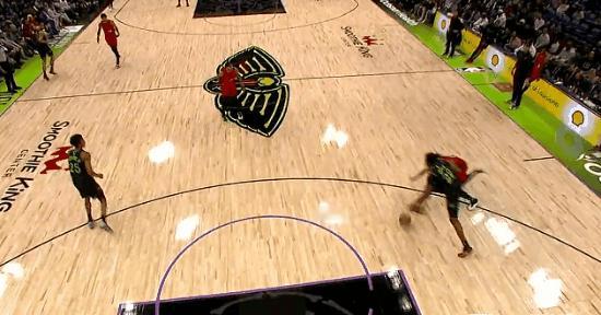 真强！奎因已远远甩开杨瀚森！在今天NBA常规赛鹈鹕对阵开拓者的第二节比赛中，奎