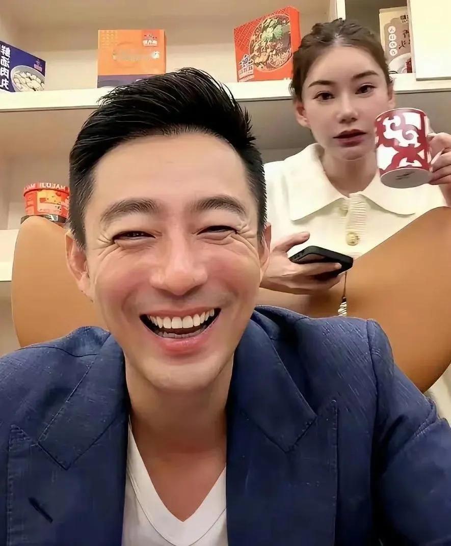 汪小菲这又开始犯老毛病了，在直播间与孕期的马小梅拌嘴，很凶的跟马小梅说叫回娘家去