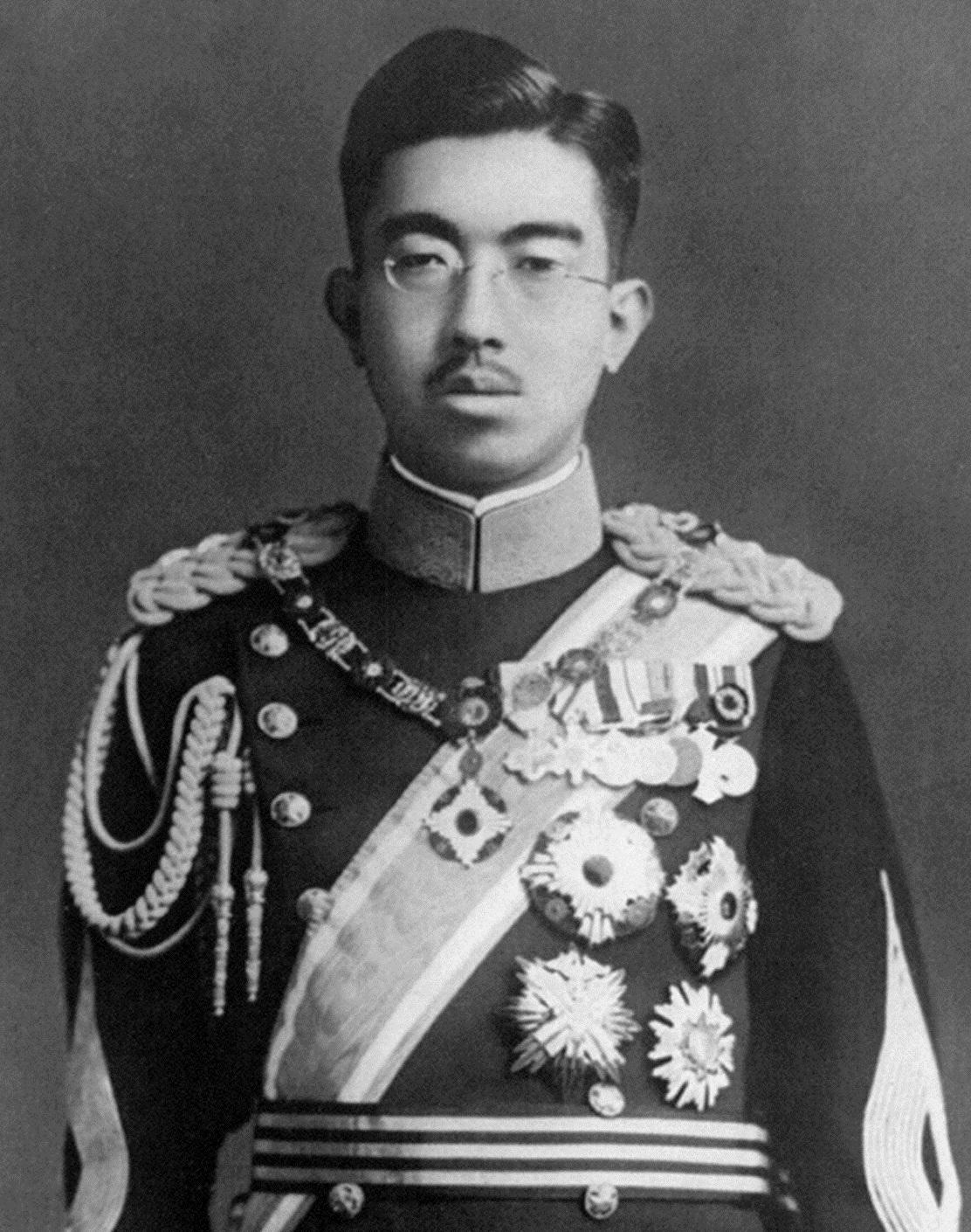 日本在1945年8月10日（即长崎遭原子弹轰炸的次日）采取的外交举措：日本同意接