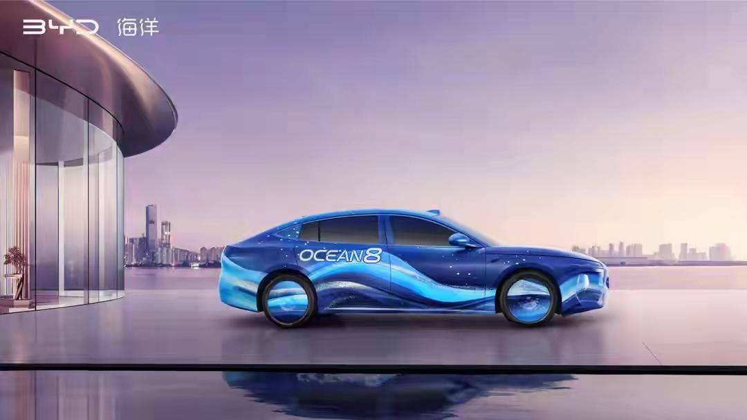 就在刚才，比亚迪在其官微甩出重磅消息：海洋网8系双旗舰车型正式官宣——轿车海豹