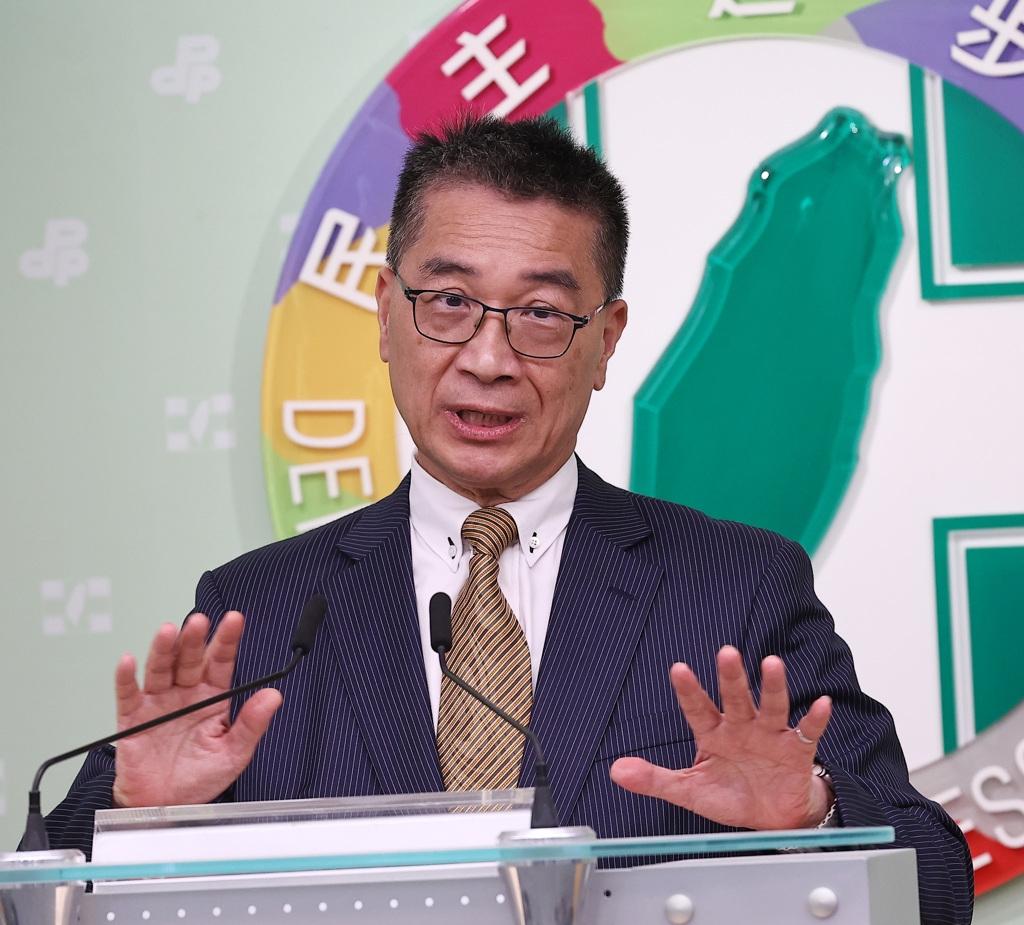 【民进党秘书长徐国勇“卫生纸说”惹争议挨轰】民进党秘书长徐国勇为1