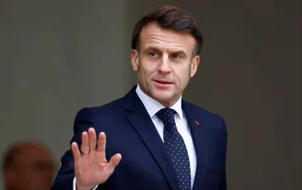 美国媒体：没有中国参与的G7到底还有存在的意义吗？ 依云湖边的草坪剪得整整齐