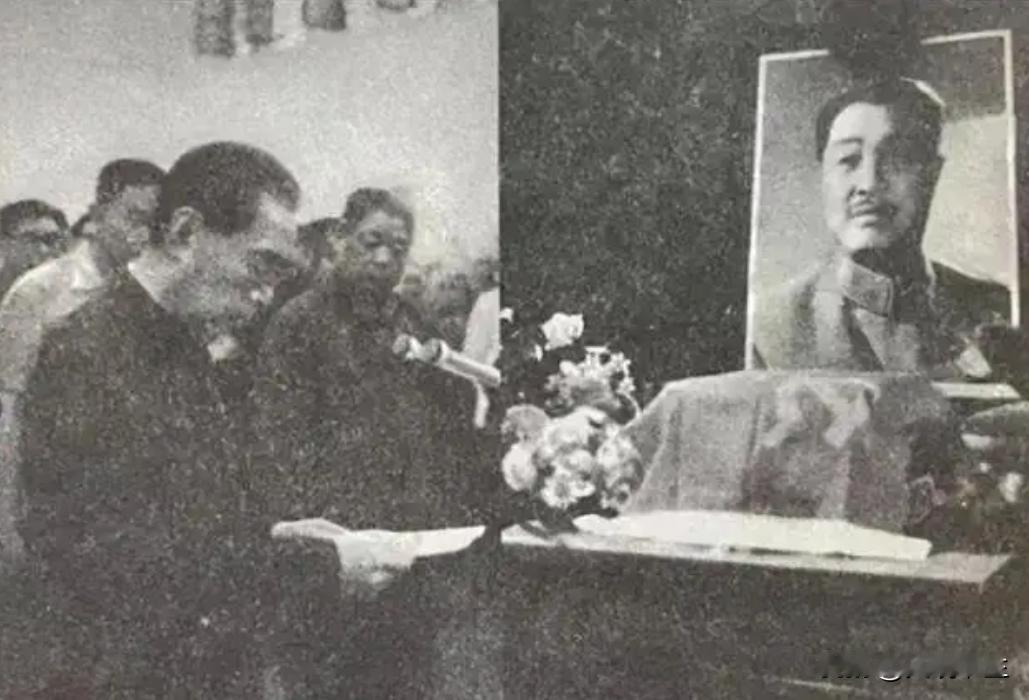 1975年，贺龙元帅的追悼会，原本按照军委的安排，应该是一次简单的仪式，令人意外