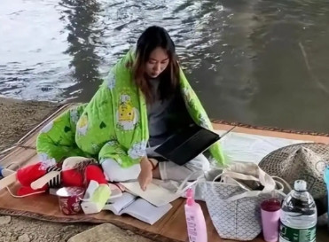 为什么街上的流浪汉大多都男的呢？难道就没有一位女性流浪汉吗？一位老警员跟我说，不