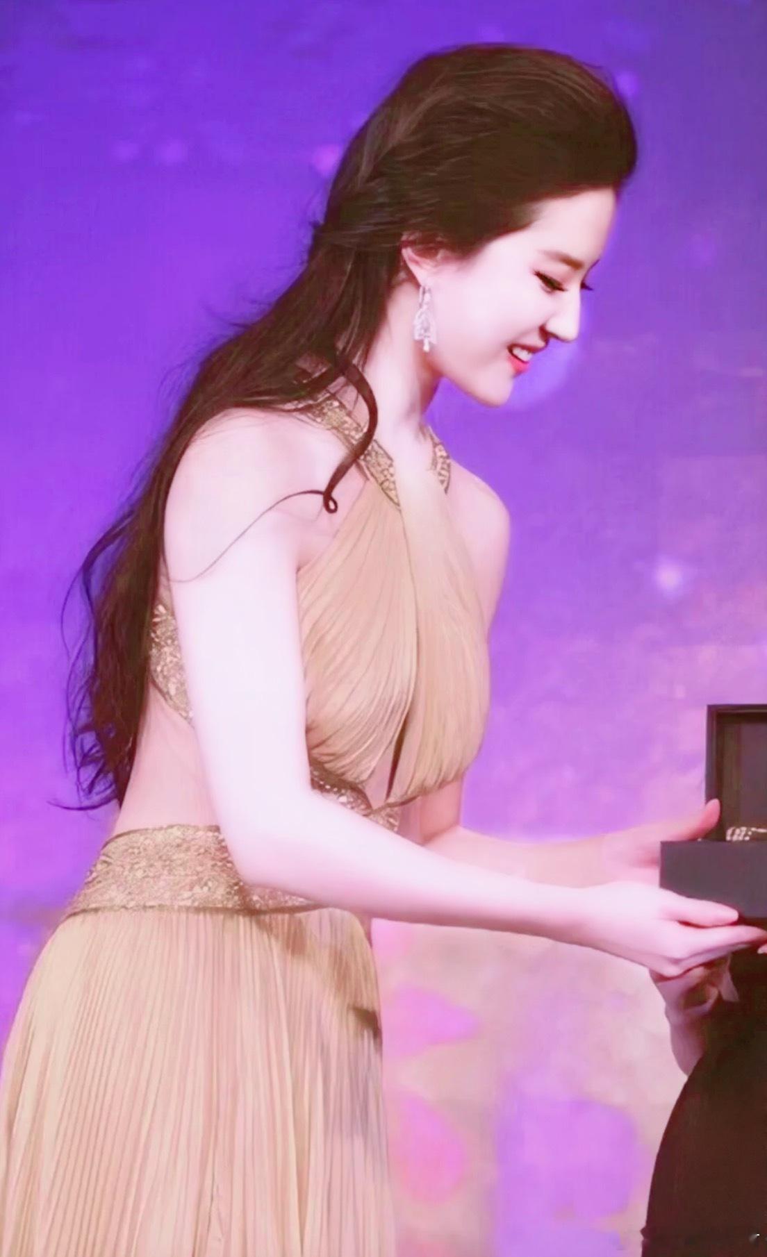 刘亦菲刘亦菲礼服👗刘亦菲​​​