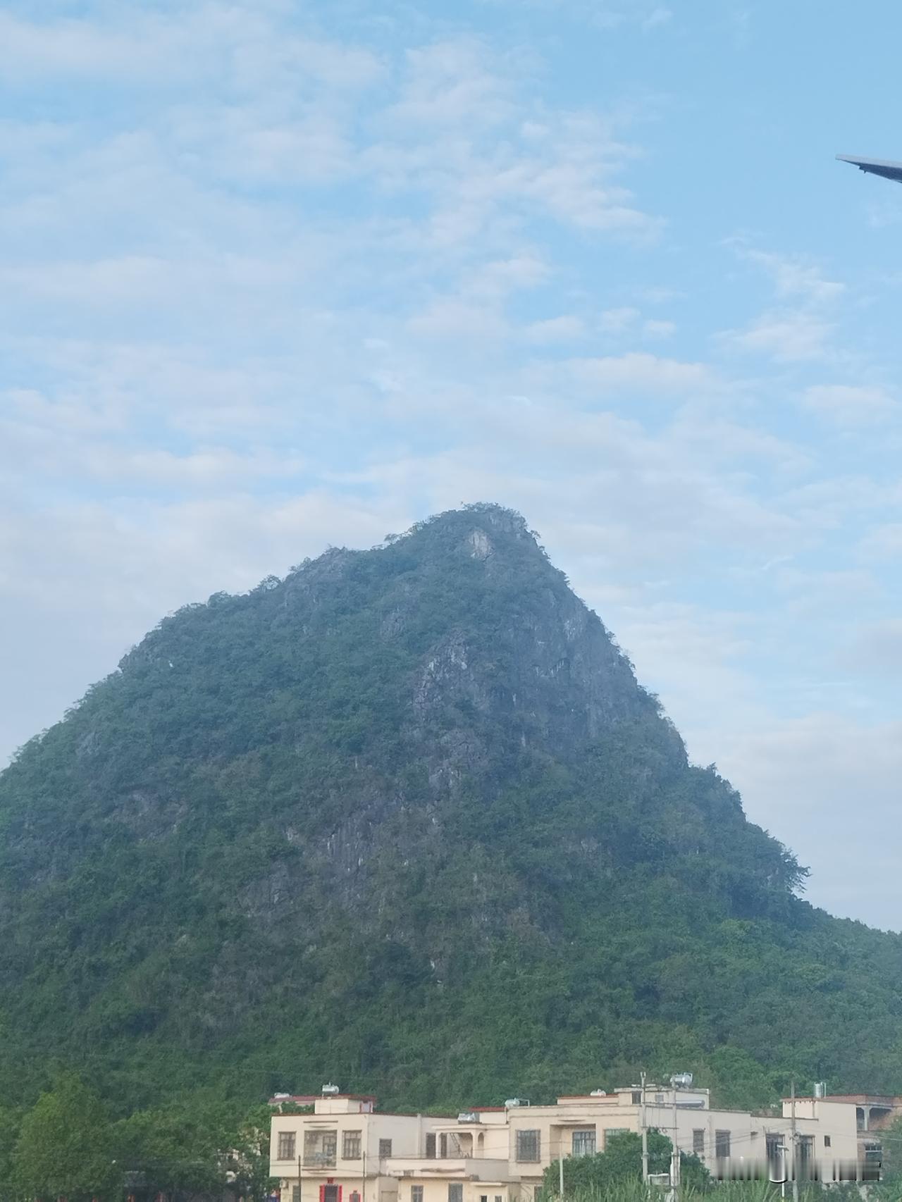 来对对联，你能对得出来吗？上联：“李清照顾大嫂”表面上来看，上联是“李清”照