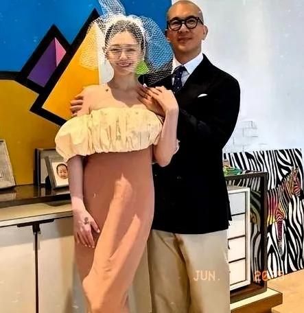 大S老公花她钱被议论家庭账单谁管更合适最近网上又在聊具俊晔和大S的夫妻事。说