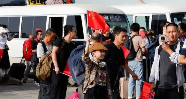撤侨收费引争议，感恩之心何在？国家撤侨，费用问题引争议，