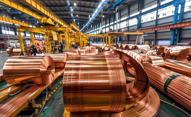 4万多吨铜，一夜之间，仿佛从亚洲仓库里凭空消失了。不是失窃，也不是意外，而是有人