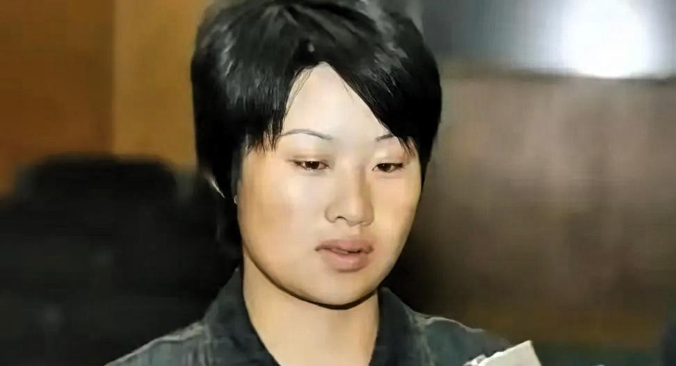 2003年9月10日凌晨，北京某饭店女服务员宿舍内，19岁的服务员吴金艳用一把水