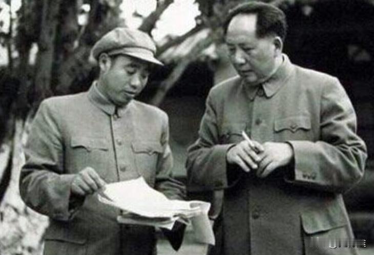 1950年1月1日，毛主席在临睡前对汪东兴说：“二层除了你和陈伯达住的房子外，是