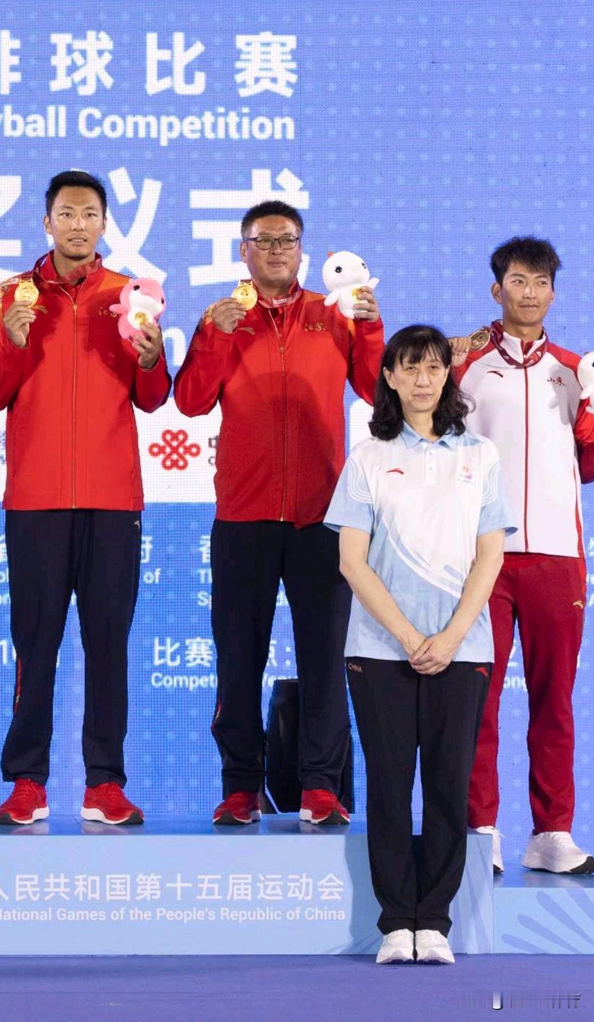 赖亚文主任全运会期间只参加了男子沙排排球颁奖，江苏斩获冠军、亚军辽宁、季军山东，