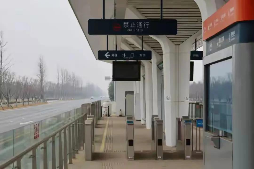 投资7点5亿，运营3年的西安西咸智轨，停运了，其实这三年已没有多少人乘坐，总里程