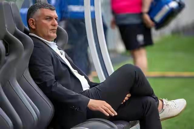 有成都球迷想得挺美，拿天胡比喻蓉城新赛季开局。但我要说，如不改变降本增效计划，阿